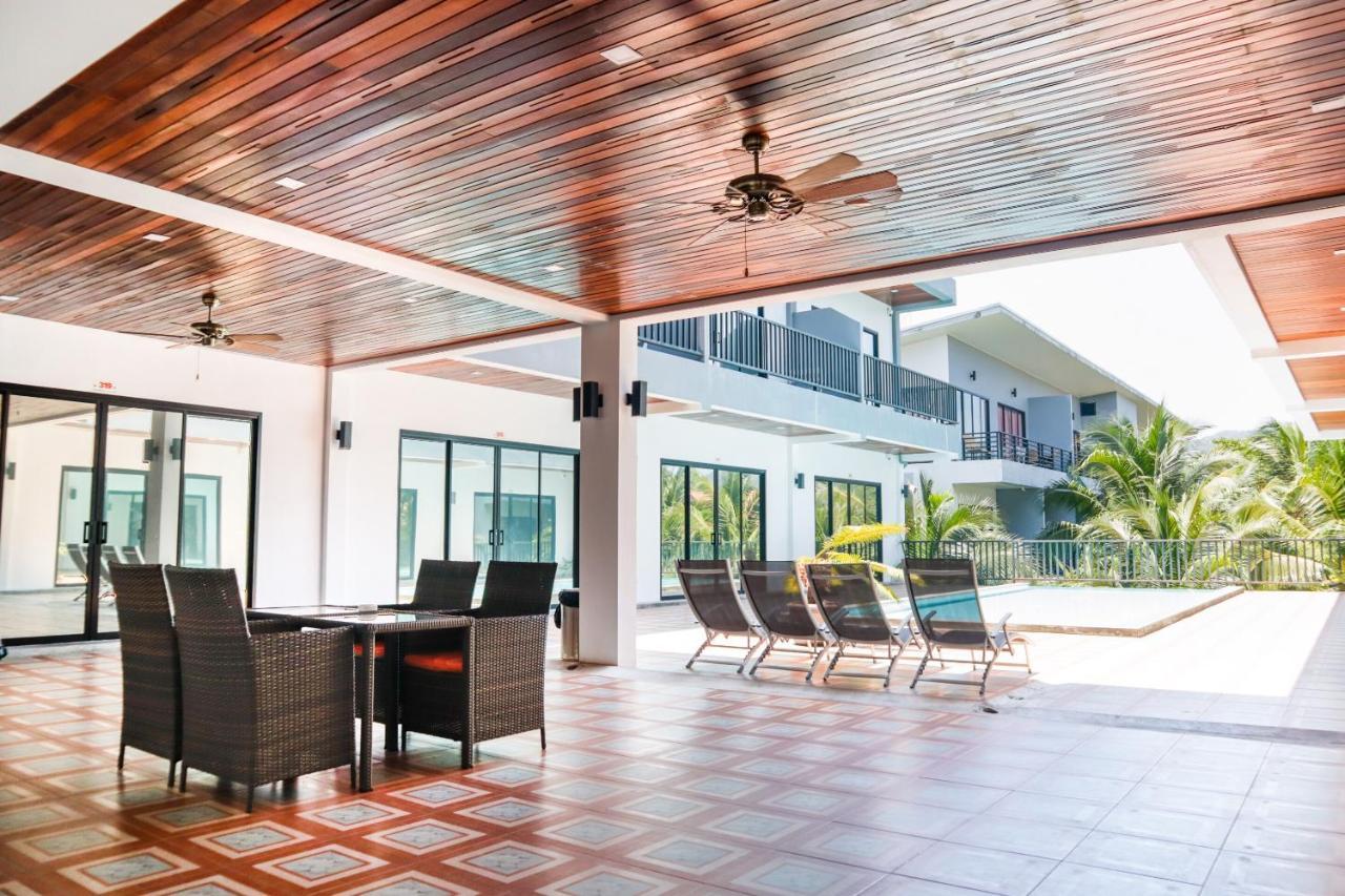 Oyo 854 Baan Phuchalong Otel Phuket Dış mekan fotoğraf